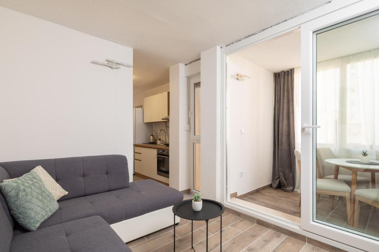 River Park Apartments Omis Exterior photo